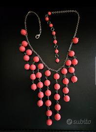 Collana di perle color corallo
