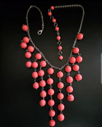 Collana di perle color corallo