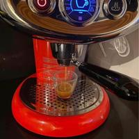 Caffè cappuccino Illy con capsule iperespresso