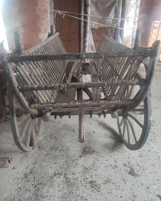 CARRO DI LEGNO ANTICO TRAINABILE DA BUOI