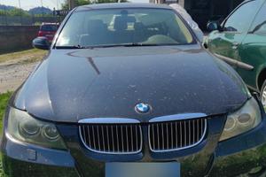 BMW 325i incidentata