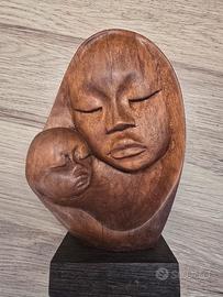 Maternità Etnica in Legno Intagliato - Design & Ar