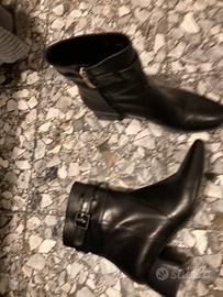 Eleganti stivaletti di cuoio neri Marella