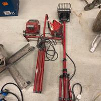 Faro da cantiere su treppiede regolabile
