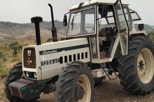 Trattore e attrezzature