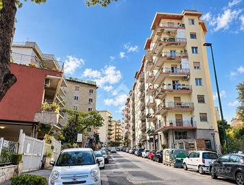 2 LOCALI A NAPOLI