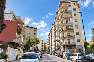 2 LOCALI A NAPOLI