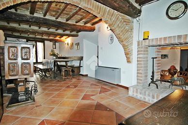 CASA SEMINDIPENDENTE A NOCERA UMBRA