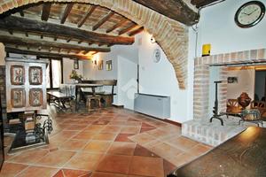 CASA SEMINDIPENDENTE A NOCERA UMBRA