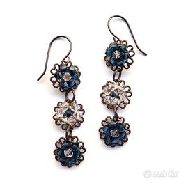 Orecchini pendenti handmade a fiori blu e bianchi