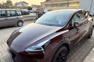 Tesla Model Y RWD - Autopilot avanzato - Cerchi 20