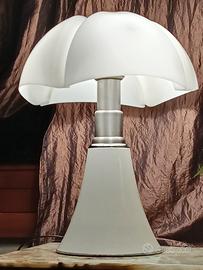 lampada pipistrello Gae aulenti