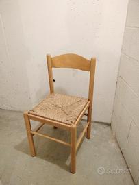 SEDIE IN LEGNO – 2 PEZZI IN BUONO STATO!  
