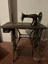 Antica macchina da cucire Singer