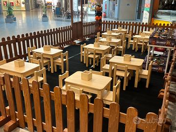 Steccato in legno tavolini e sedie bambini