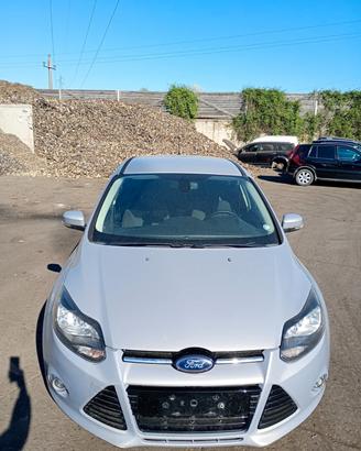 Ford Focus (CB8) Anno 2012 | SOLO PER RICAMBI