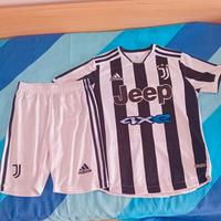 Completo Juventus 2021/22 + pantaloncini Adidas