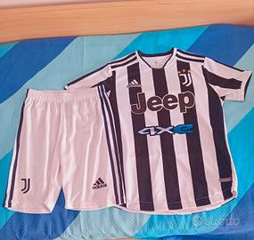 Completo Juventus 2021/22 + pantaloncini Adidas