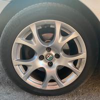 4 cerchi con gomme alfa romeo mito 16 pollici