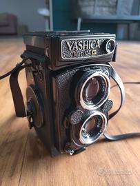 Yashica Mat 124G