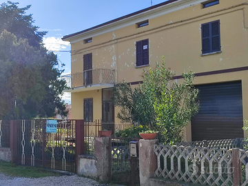 Casa indipendente con ampio giardino privato