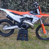 KTM SX 250 anno 2023, H totali 11.