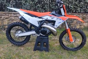 KTM SX 250 anno 2023, H totali 11.