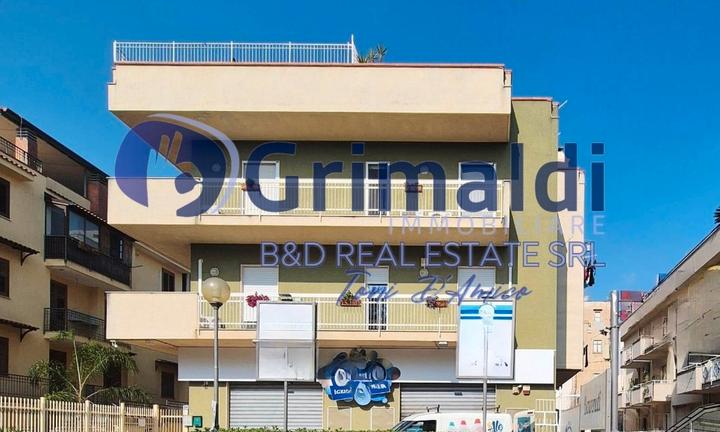 Spazioso locale commerciale 263 mq [LM/18]