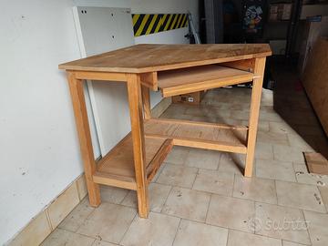 SCRIVANIA IKEA AD ANGOLO