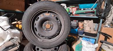 Gomme su cerchi in ferro da 14 pollici