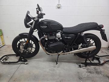 Triumph Street Twin 900