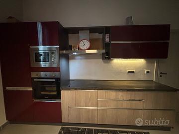 Cucina completa di elettrodomestici