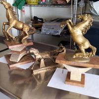 Trofei cavalli in marmo