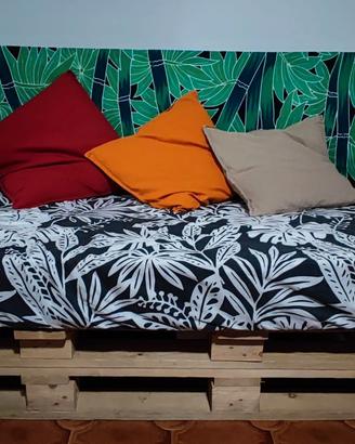 Divano in pallet concuscini 