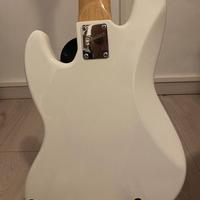 Squier Jazz Bass V (5 corde)