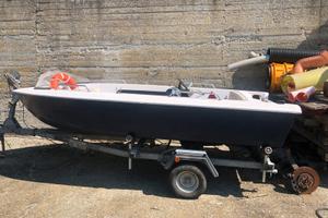 Carrello omologato e Barca sotto i 5 mt con motore