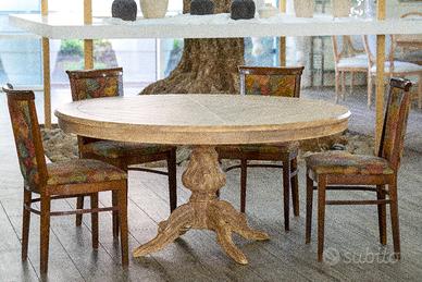 Set tavoli e sedie per interno