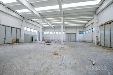 Immobile di 1200 m² con 1 locale a Verdellino