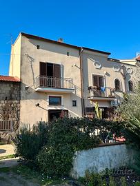 Villa bifamiliare semicentrale