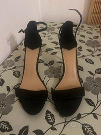 Sandalo tacco stradivarius