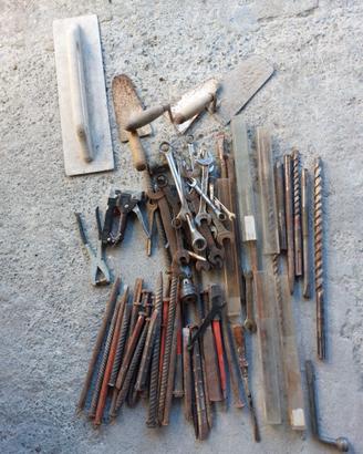 Punte trapano,chiavi, scalpelli più altri attrezzi
