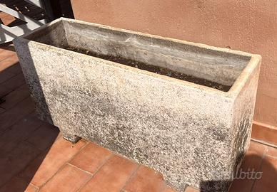 Coppia di vasi rettangolari in cemento
