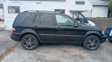 Mercedes-benz ML 270 turbodiesel cat CDI SE Leathe