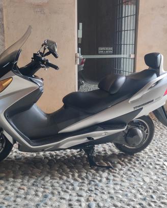 Suzuki Burgman 400 (2004) - Solo 32.000 km 