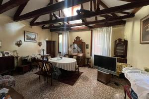 2 LOCALI A VENEZIA