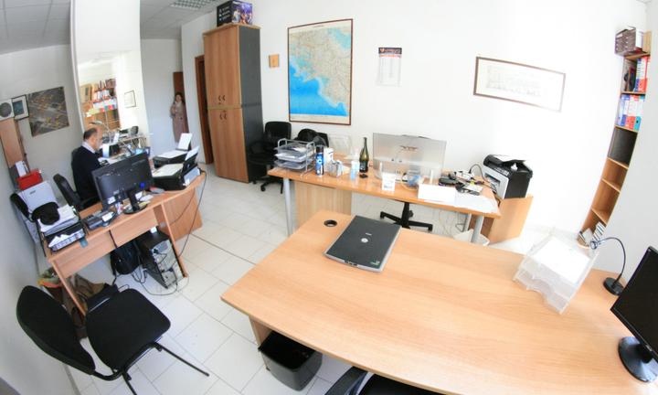 Laboratorio attrezzato in complesso custodito