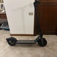 Monopattino elettrico ninebot f25