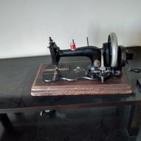 Macchina da cucire con manovella singer