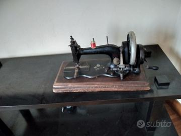 Macchina da cucire con manovella singer