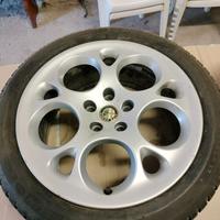 Cerchi in lega e gomme Alfa Romeo 166.